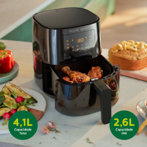 Miniatura: Airfryer com frango assado